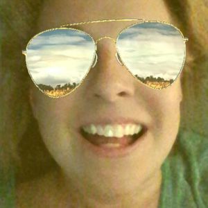 Meet your Posher, Lara